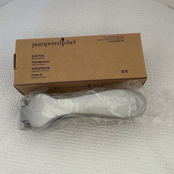 Pampered Chef Garlic Press - Picture 5 of 8